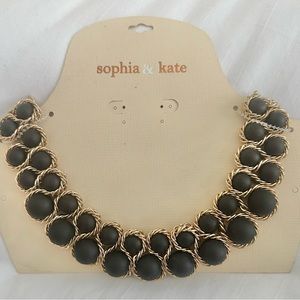 Necklace with gold colored chain